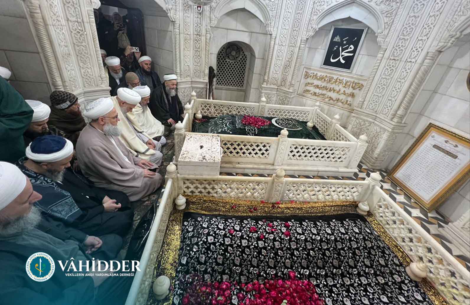 İmâm-ı Rabbânî Hazretleri'nin Kabr-i Şerîfine Ziyâret